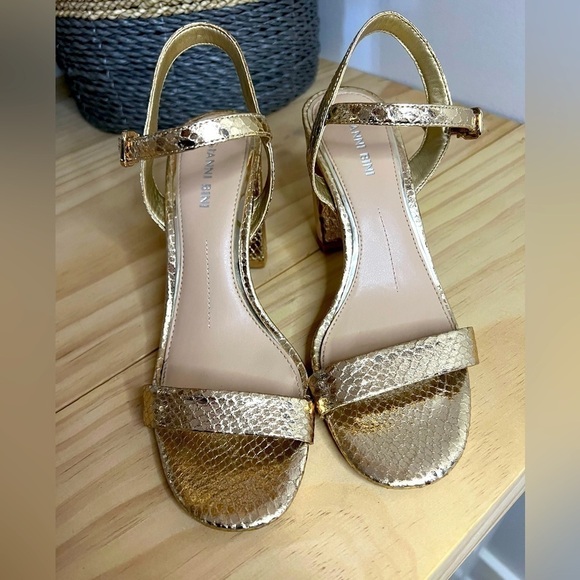 gianni BINI MCKARIA SAND GOLD BLOCK HEEL SLINGBACK DRESS SANDALS Size 7 - Picture 8 of 11